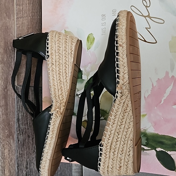 Kenneth Cole black wedges with elastic straps size 6.5 - Picture 7 of 8